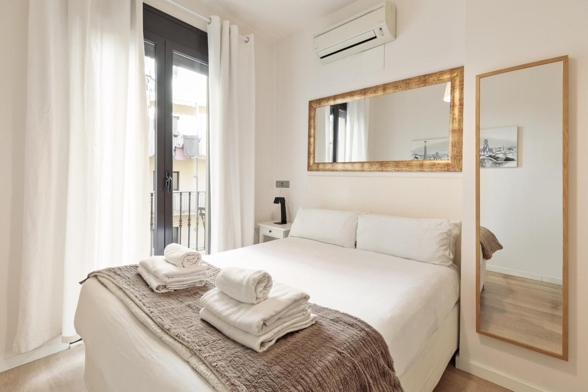 Enjoy Montserrat Boutique In Eixample