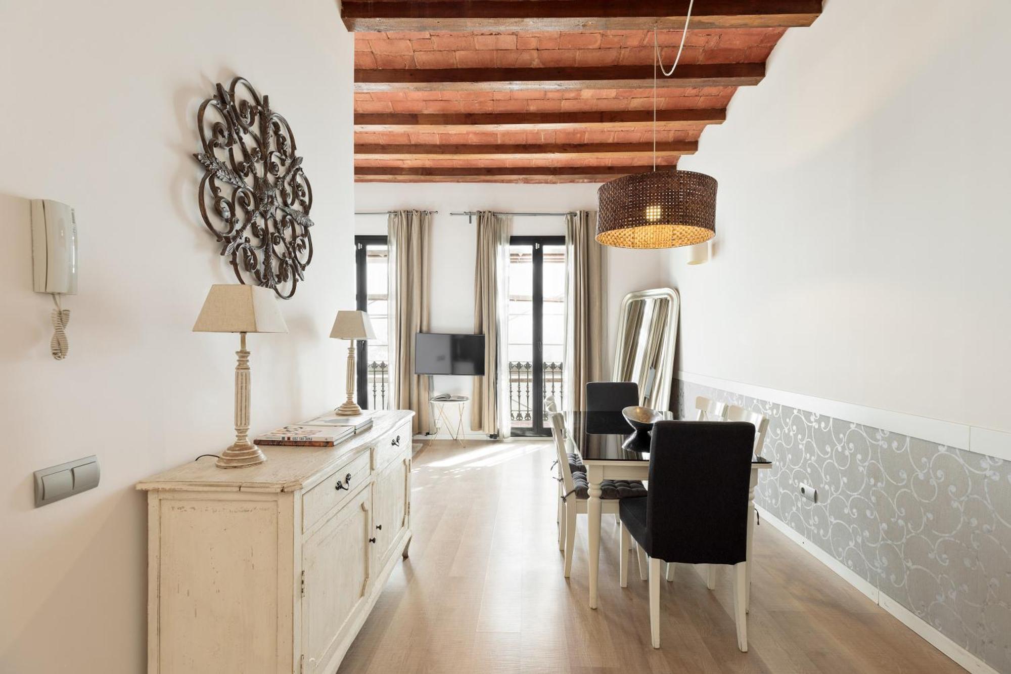 Enjoy Montserrat Boutique In Eixample