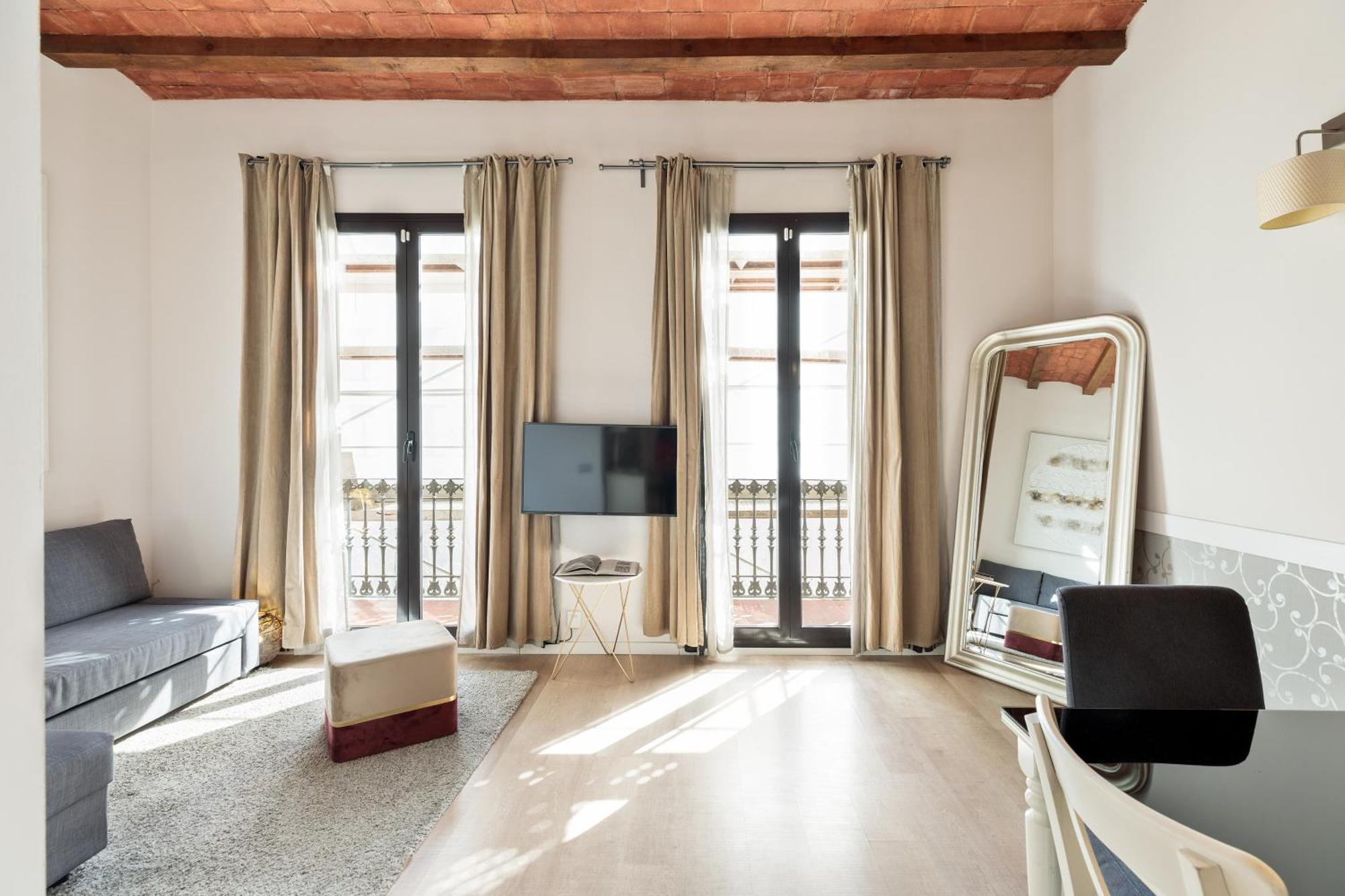 Enjoy Montserrat Boutique In Eixample